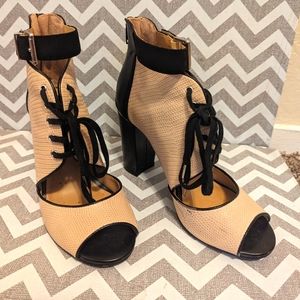 Juicy Couture Women's Peep-Toe Faux Leather Size 6 lace up